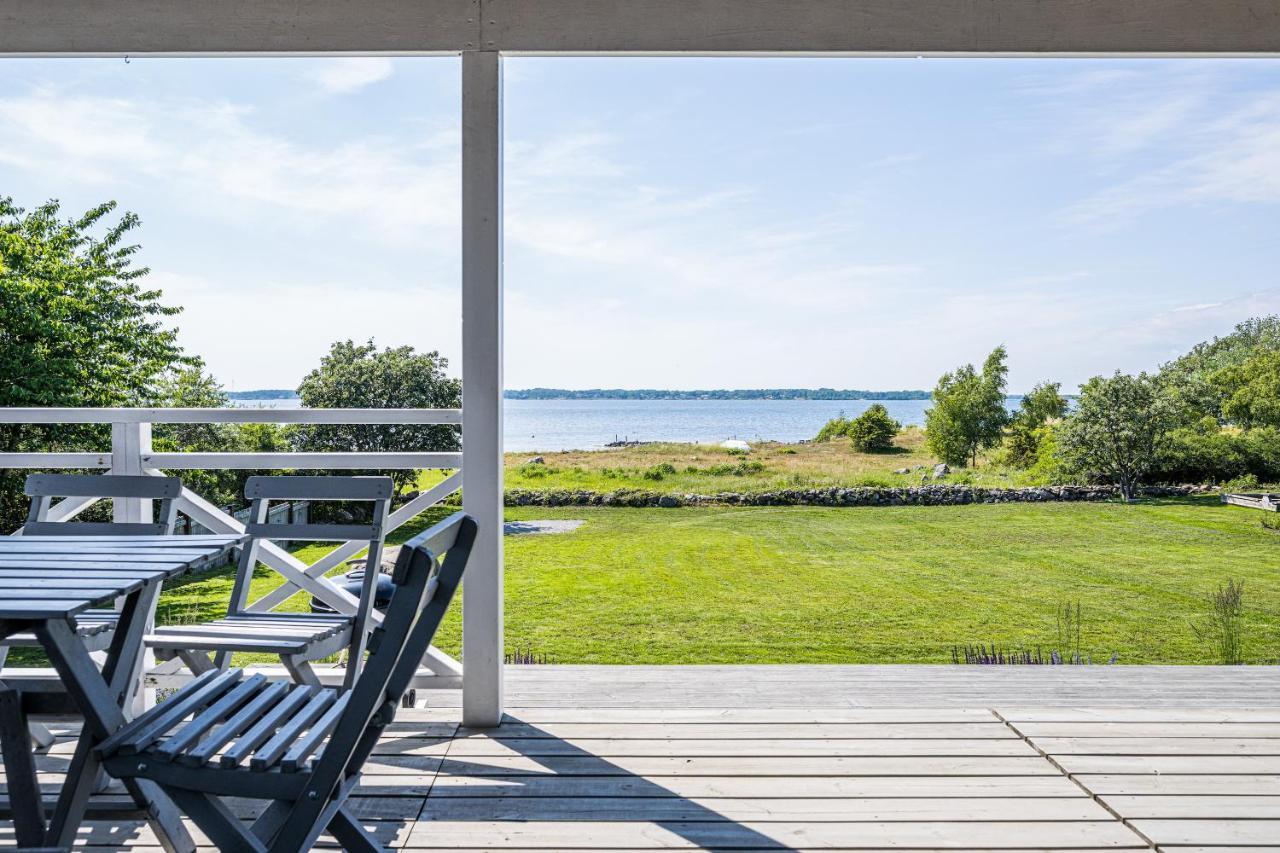 Exclusive Tranquil Villa By The Sea, Boat Available Drottningskär Eksteriør bilde